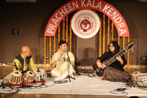 Pracheen Kala kendra organized its 254th monthly baithak titled as saazrang