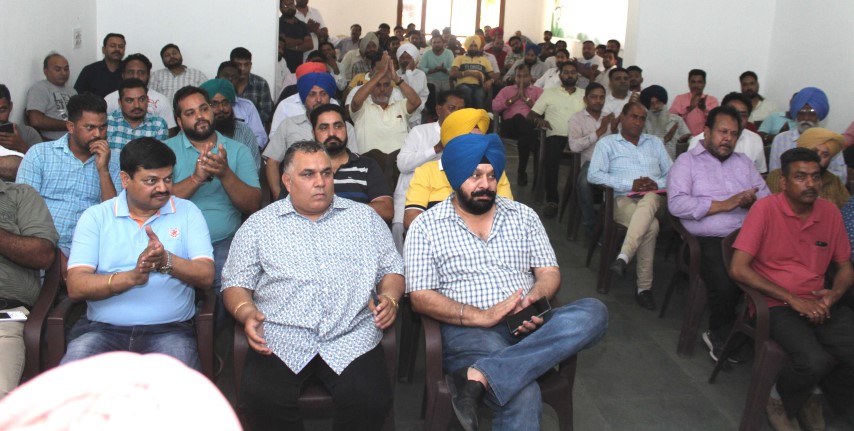 Chandigarh Taxi Operators Association extends unconditional support to Bansal