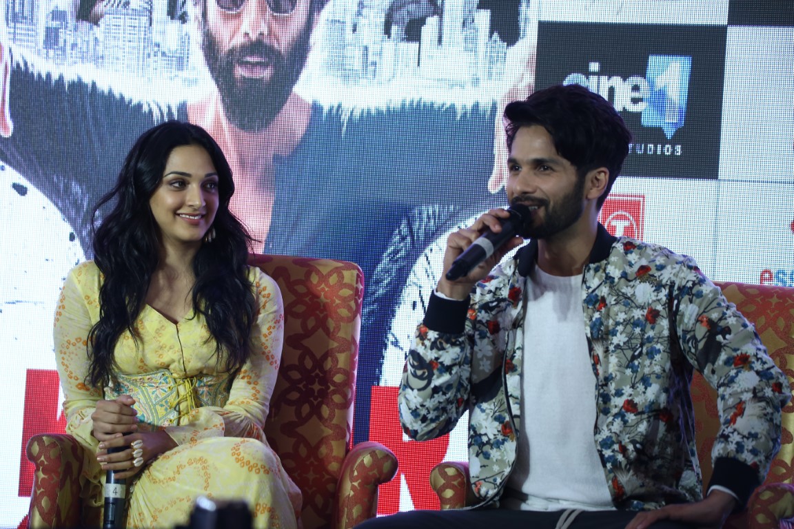 The beautiful couple of Shahid-Kiara came to cheer the fans in Chandigarh: Bollywood actor Shahid Kapoor is in the news of his upcoming movie 'Kabir Singh'.