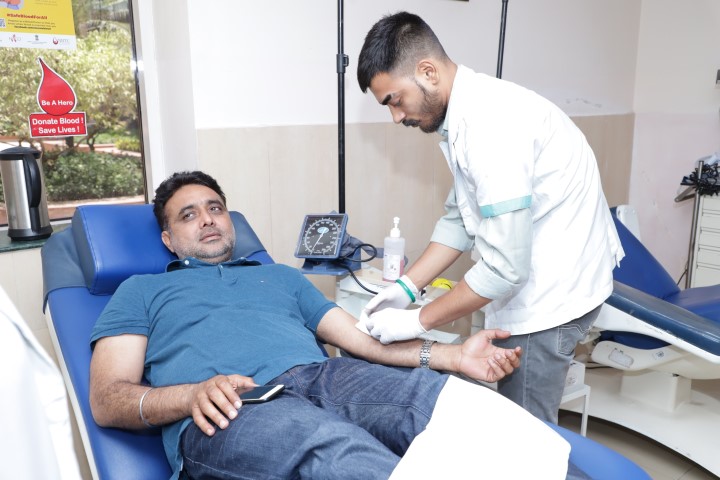 Doctors at Fortis Hospital, Mohali highlight the Health Benefits of Voluntary Blood Donation