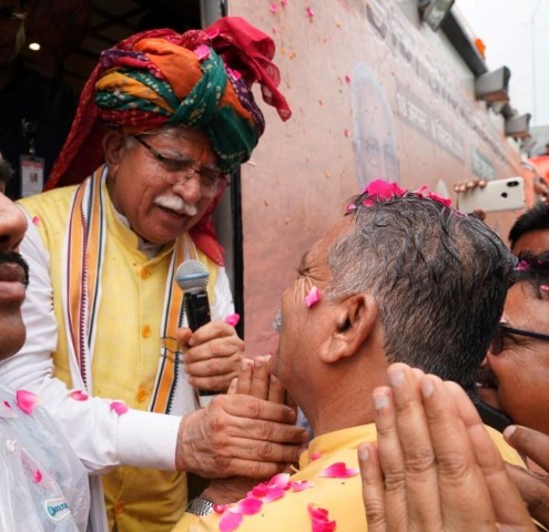 Thousands of people take part in Jan Ashirwad Yatra