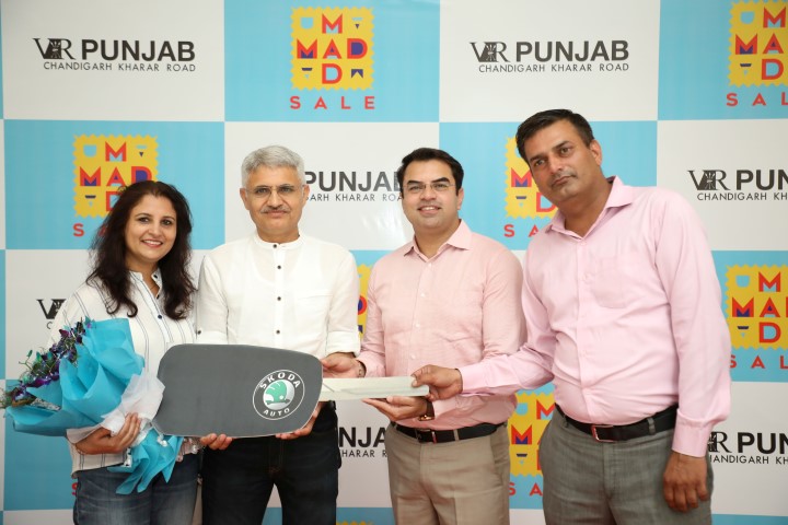 VR Punjab's 'Mad Mad Sale' Gives Unmatched joy to Lucky Winner