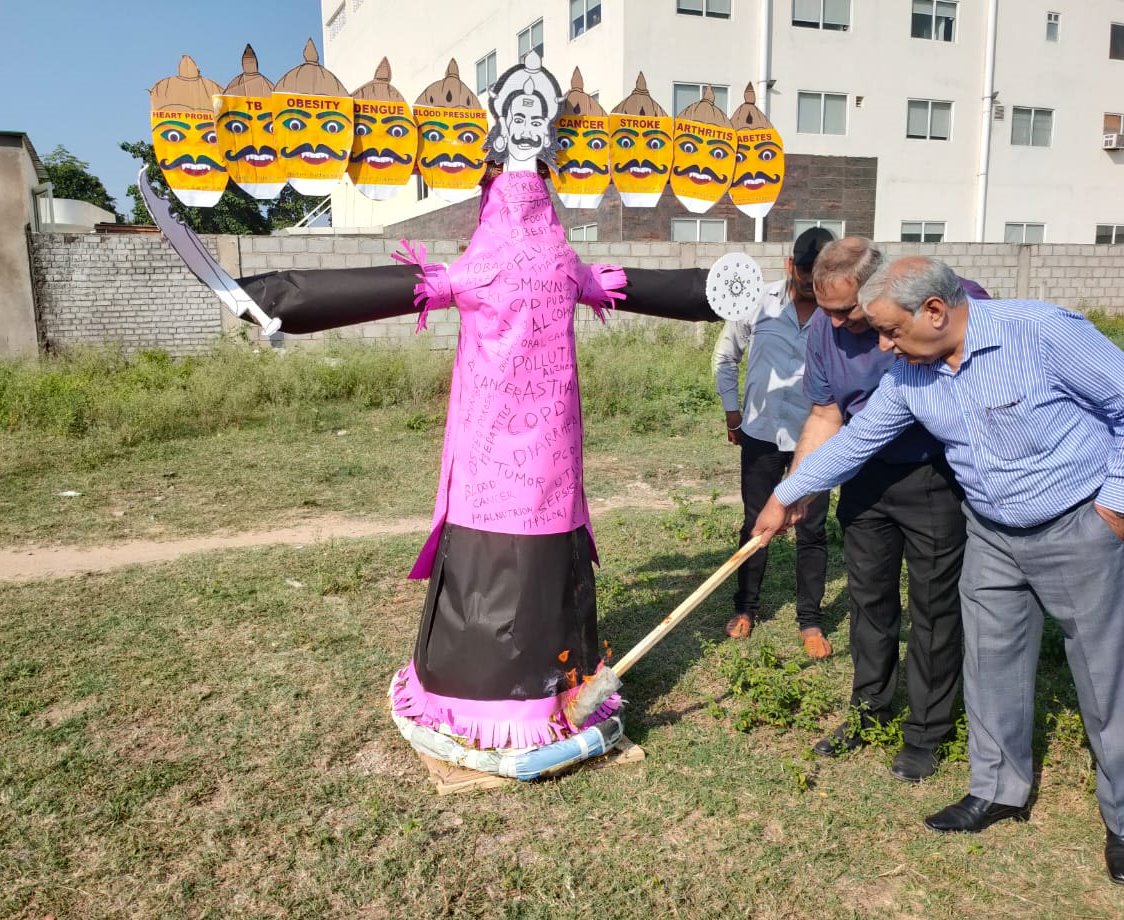 Docs, patients burn Ravana effigy symbolizing various diseases