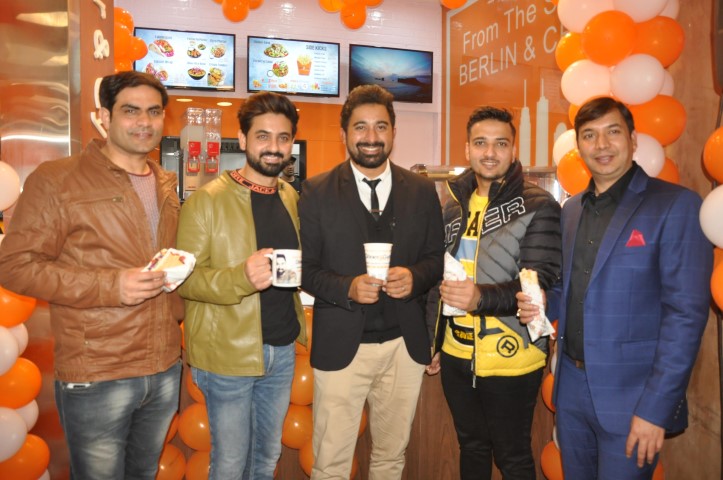 Rannvijay Singha, Doner & Gyros Outlet @Elante