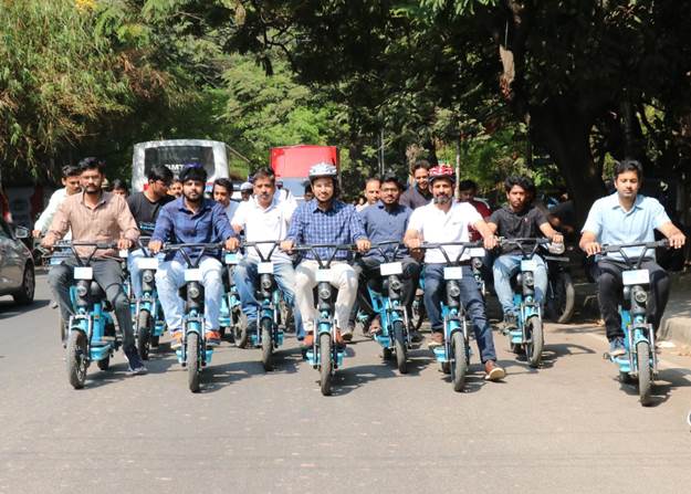 Tejasvi Surya embraces YULU’s carbon-neutral first & last-mile service promote public transport & clean air in the city