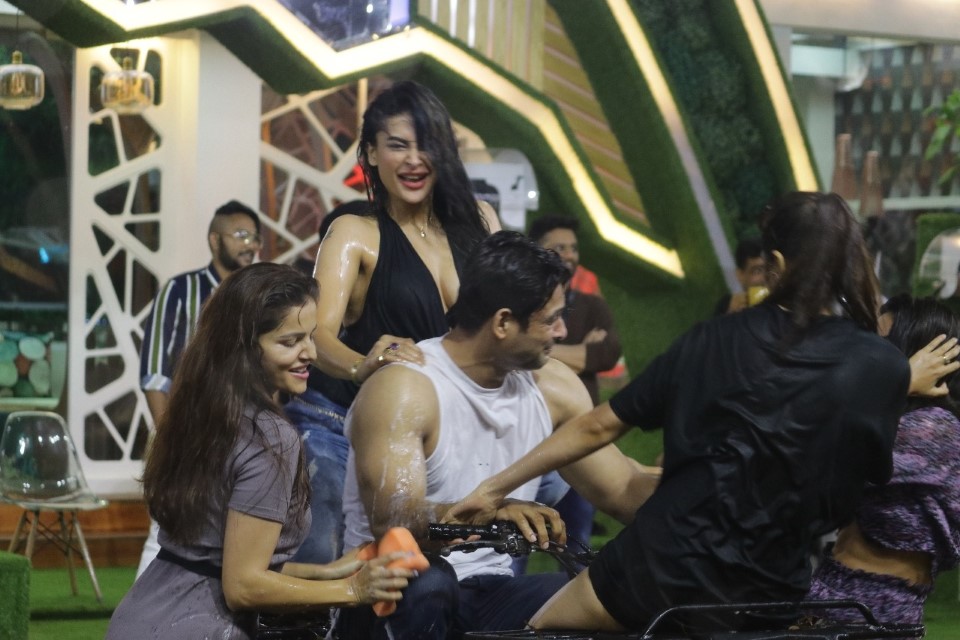 Bigg Boss 14': Rubina, Jasmin, Nikky, Pavitra to woo Sidharth for immunity