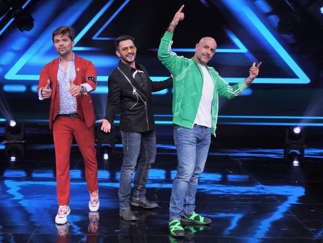 Indian Idol Judges Himesh Reshammiya & Vishal Dadlani along with host Aditya Narayan light up the stage of India’s Best Dancer