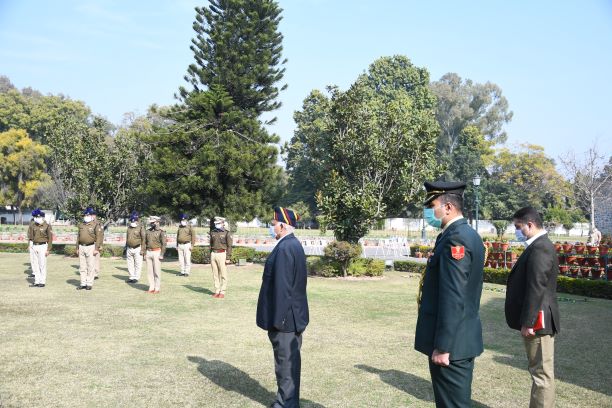  Punjab Governor Pays Tributes to Father of the Nation Mahatma Gandhi