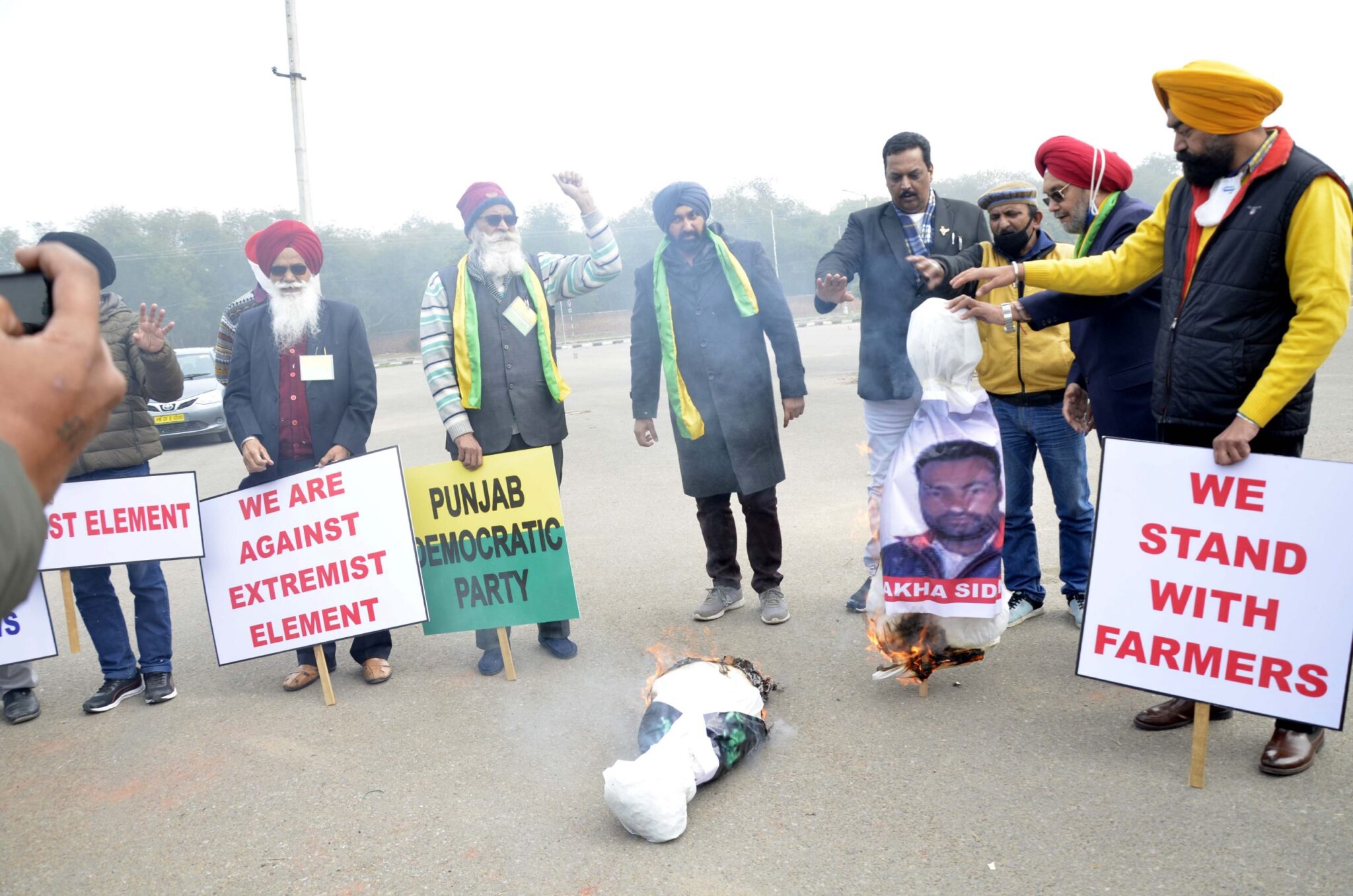 Deep Sidhu&Lakha Sidhana effigy burnt as symbol to extremists element by Punjab Democratic Party