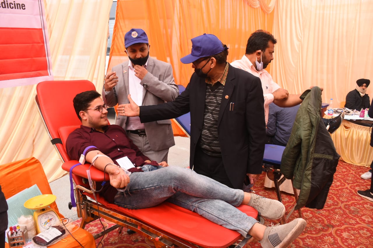 Lions Club Chd Pr osperity District 321F&Vidya educational&Charitable Society organized blood donation camp 