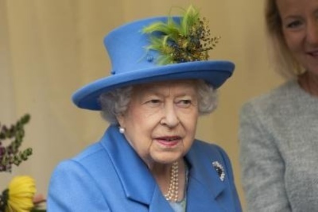 Vaccine didn't hurt at all says Queen Elizabeth, urges people to get vaccine shots