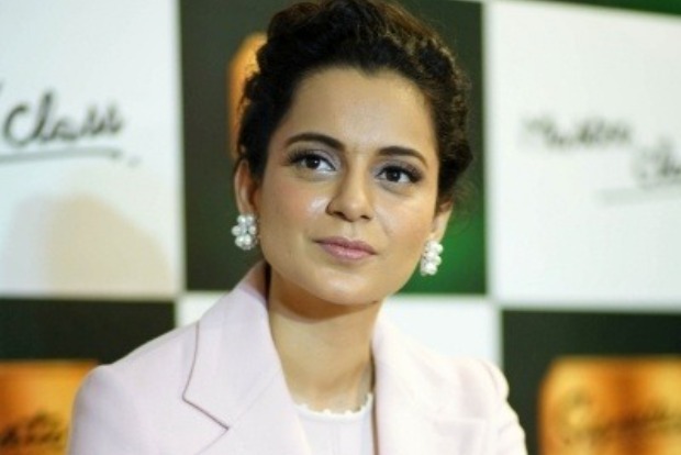 Kangana gives a shout-out to 'Tejas' director