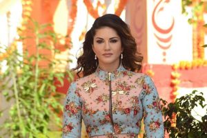 Sunny Leone takes aim for the heart in new post