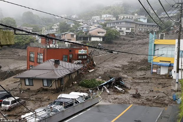 2 dead 20 missing after mudslide rips through Japan town