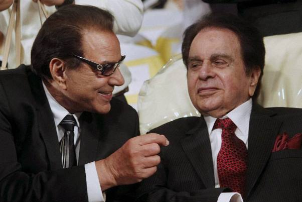 Dharmendra recalls asking himself 'Mein Dilip Kumar ban sakta hun kya'; shares video