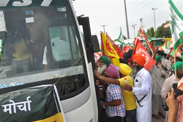 Fire at farmers’ protest site on Singhu border tent damaged