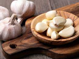 Top 6 Reasons to eat garlic every day