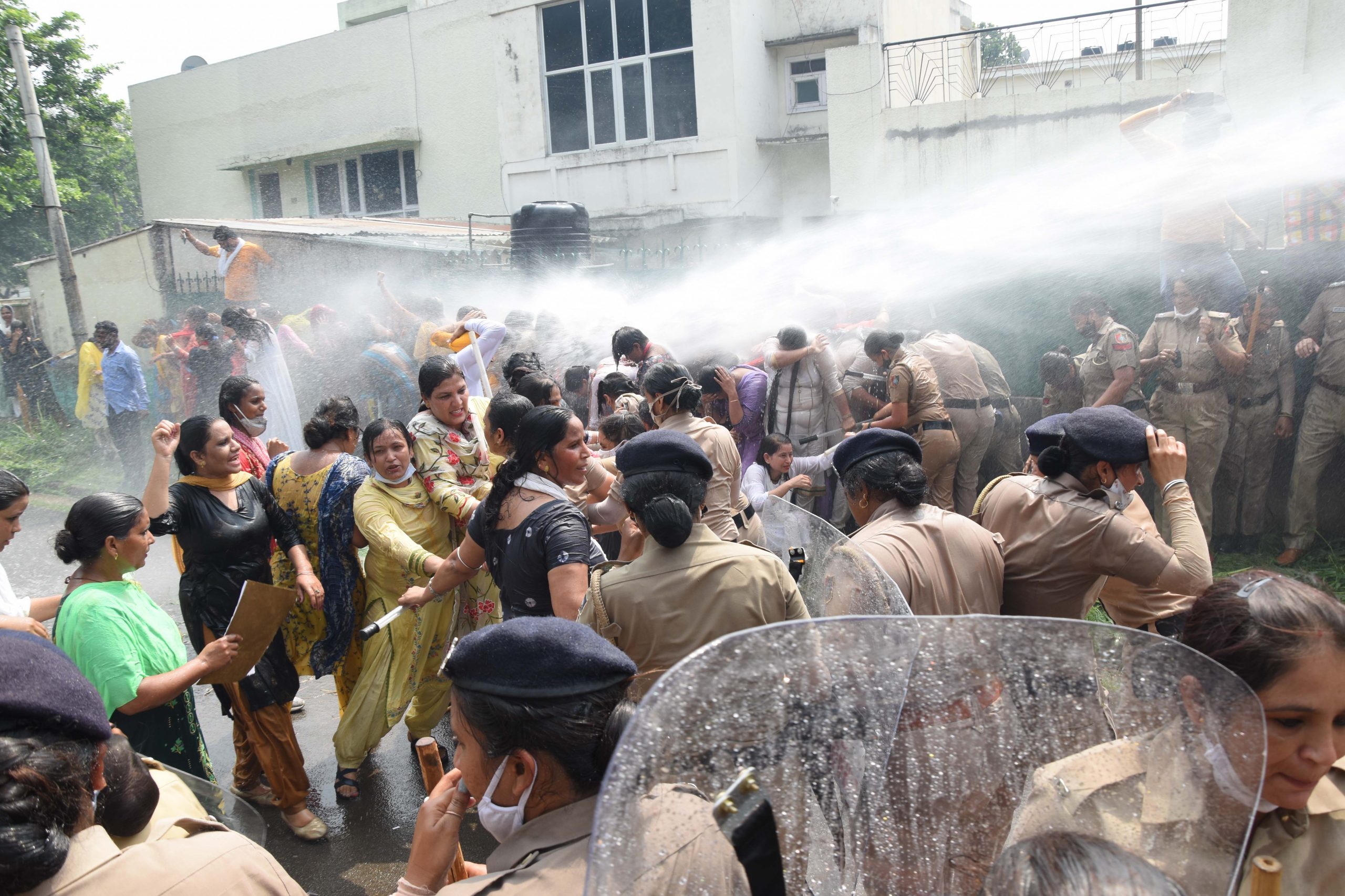 AAP gheraoes Pb BJP's office in protest over foul language against women&farmers