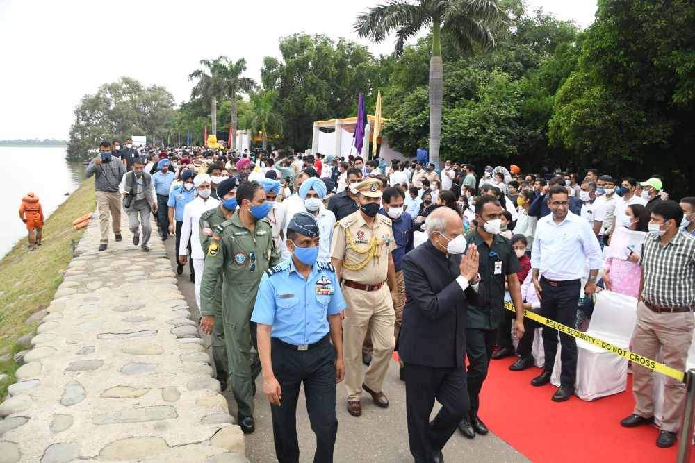 Shri Banwarilal Purohit watching Air Show, along with Governor of Haryana