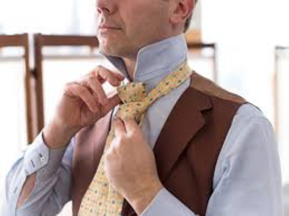 How to tie a tie