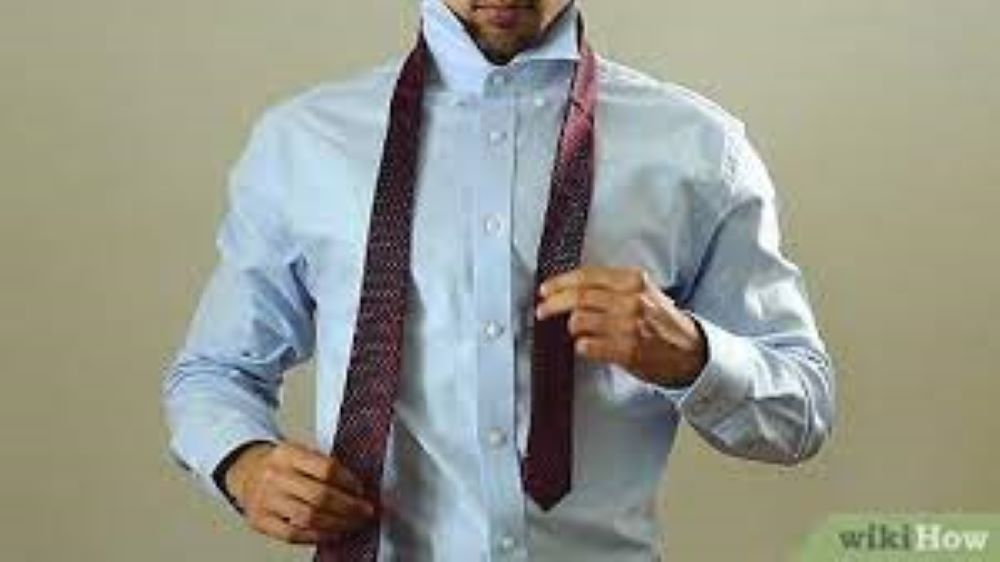 How to tie a tie