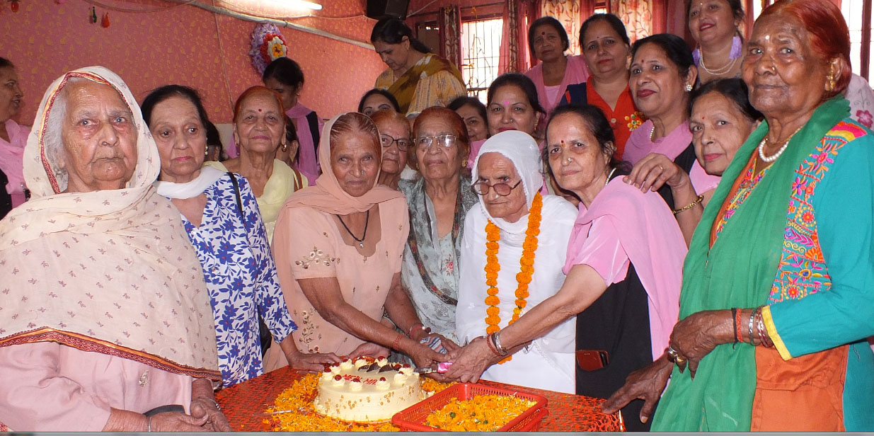 Nari Jagriti Manch felicitates elderly mothers on Mother's Day