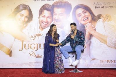 Varun Dhawan, Kiara Advani enthrall fans in Delhi with ‘The Punjaabban’ song