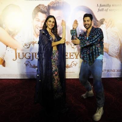 Varun Dhawan, Kiara Advani enthrall fans in Delhi with ‘The Punjaabban’ song