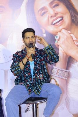 Varun Dhawan, Kiara Advani enthrall fans in Delhi with ‘The Punjaabban’ song