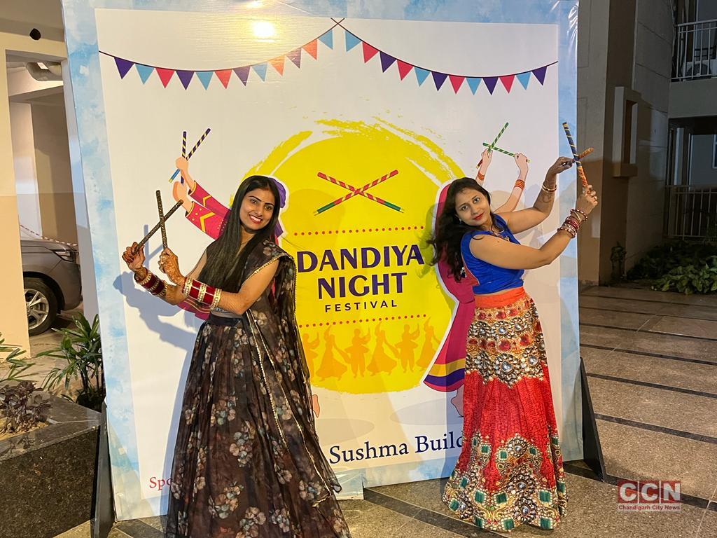 Residents of Sushma Group make dandiya celebration captivating