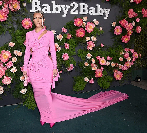 Kim Kardashian Appeared In All Pink at Baby2Baby Gala!