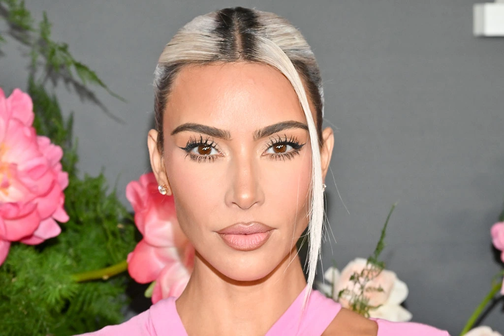 Kim Kardashian Appeared In All Pink at Baby2Baby Gala!