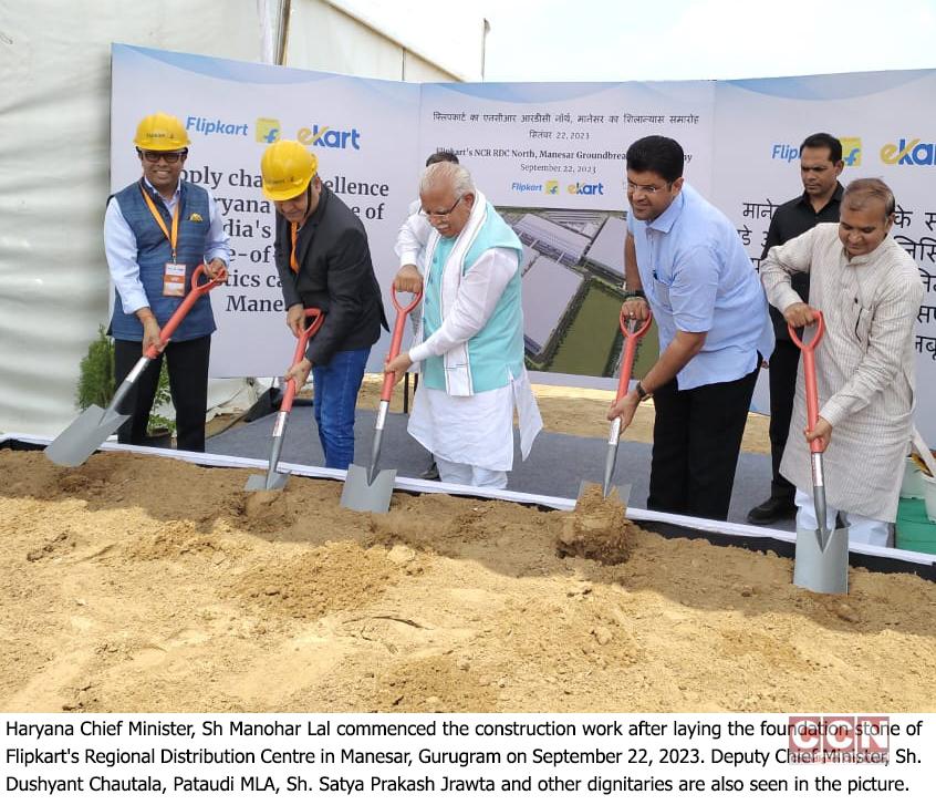 Haryana Chief Minister, Manohar Lal laying the foundation stone of Flipkart's Regional Distribution Centre, Manesar