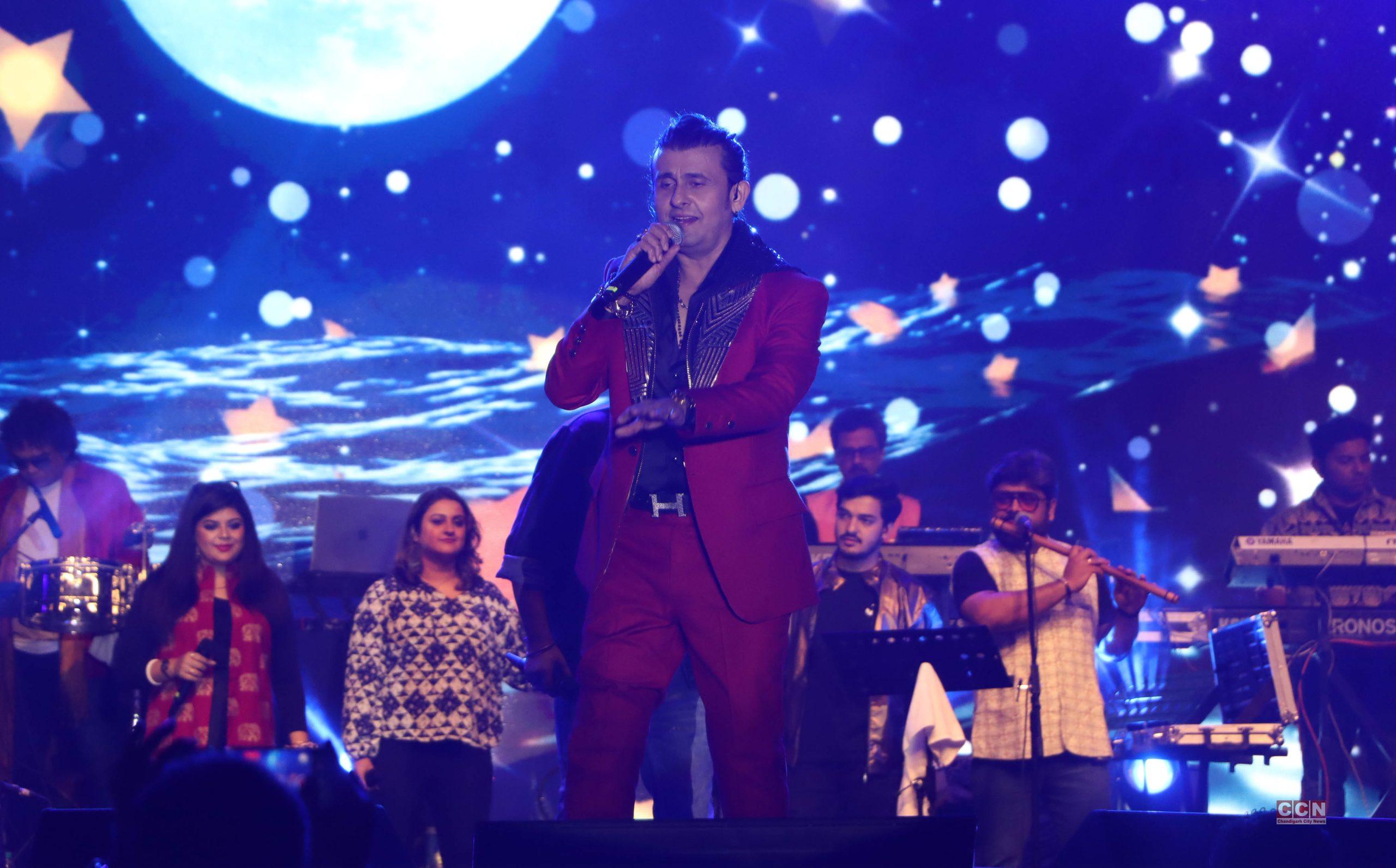 Iconic Singer Sonu Nigam leaves fans spellbound at Nexus Elante