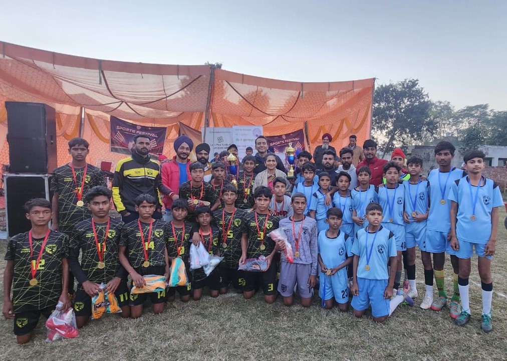 Kavita Khanna, wife of late Gurdaspur MP Vinod Khanna, hosts football tournament with Roundglass Foundation