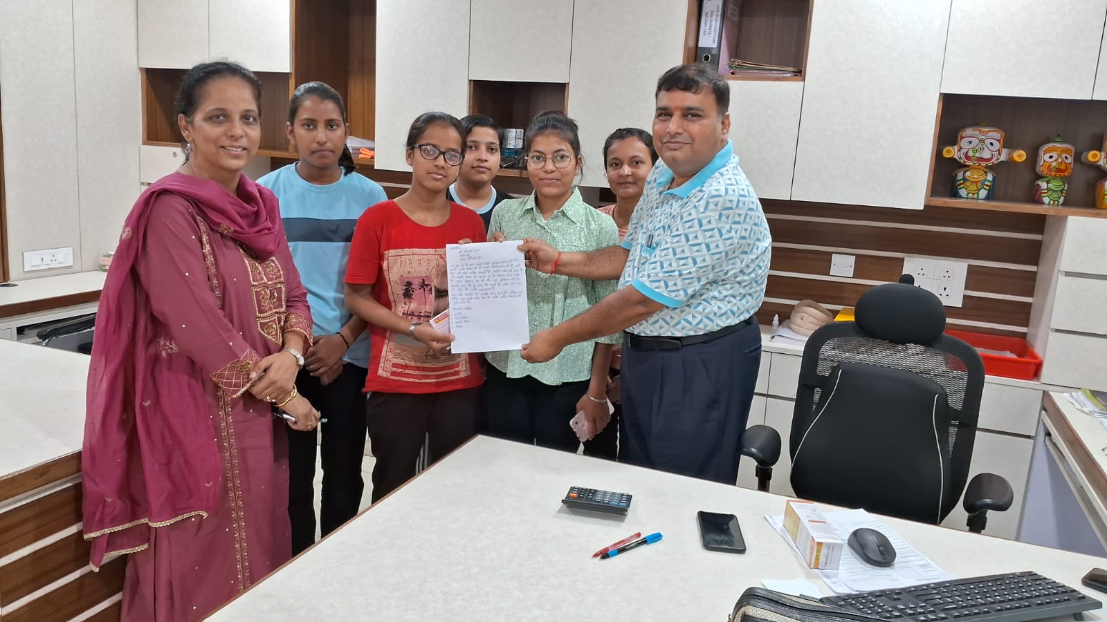 Shree Shyam Karuna Foundation provides financial assistance to needy girl students