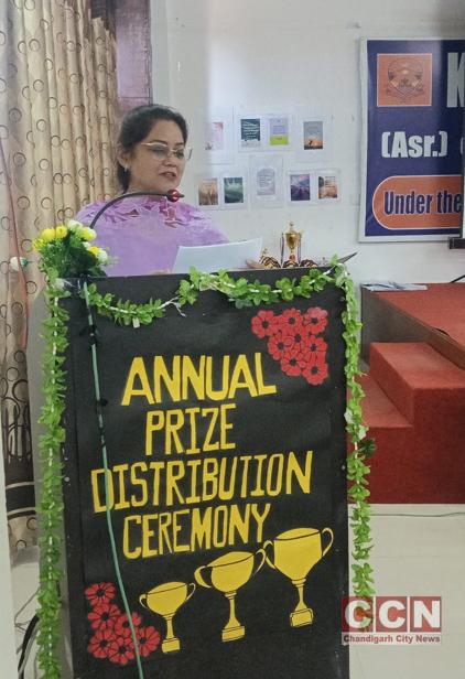 More than 250 meritorious students honored in the annual prize distribution ceremony at Khalsa College