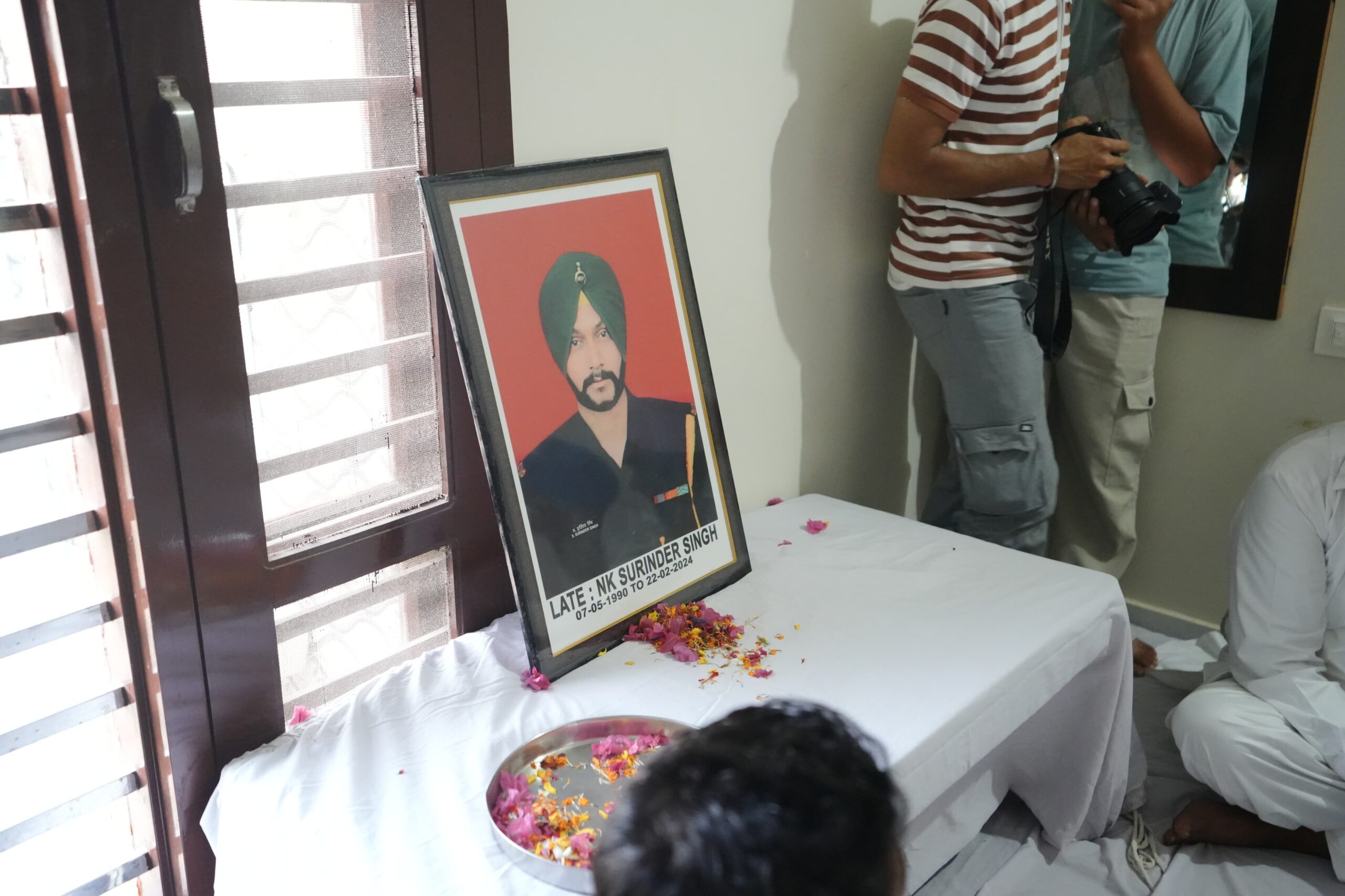 CM hands over cheques worth Rs.1cr as financial assistance to family of martyr Naik Surinder Singh