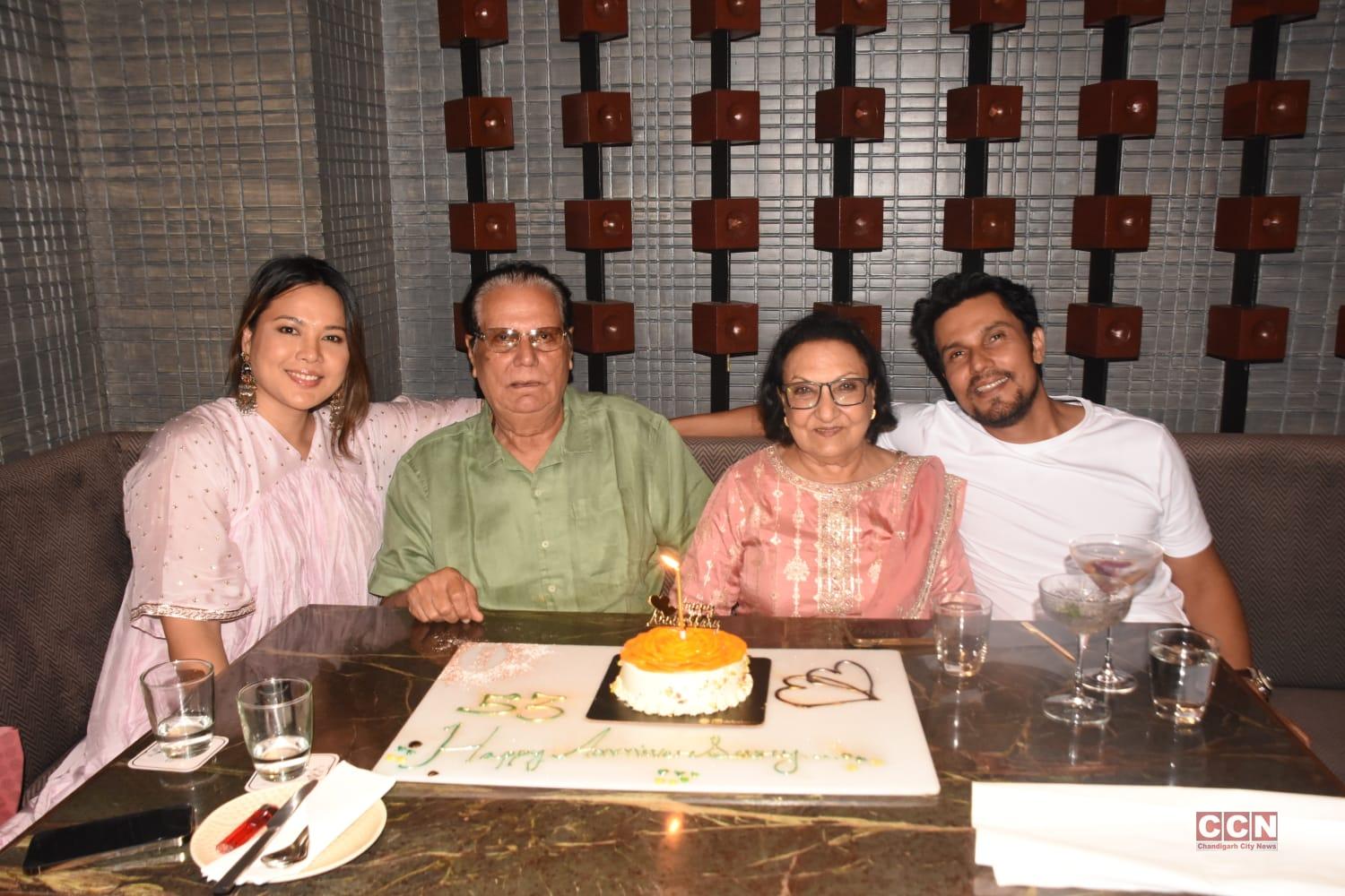 Randeep Hooda Celebrates Parents' 53rd Wedding Anniversary, Check out the photos now!