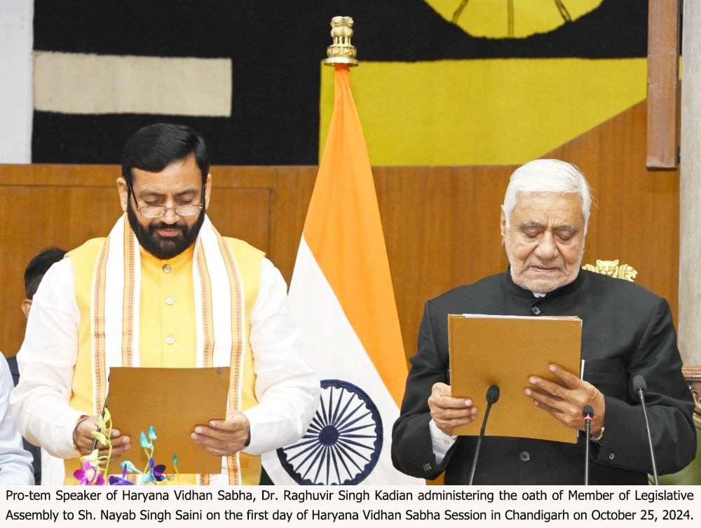 Pro-tem Speaker Dr. Raghubir Singh Kadian administered the oath to the newly elected MLAs