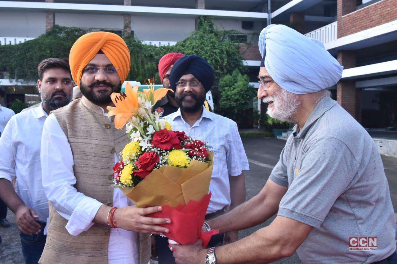 Tourism Minister Tarunpreet Sond flags off North India’s longest-running motorsport