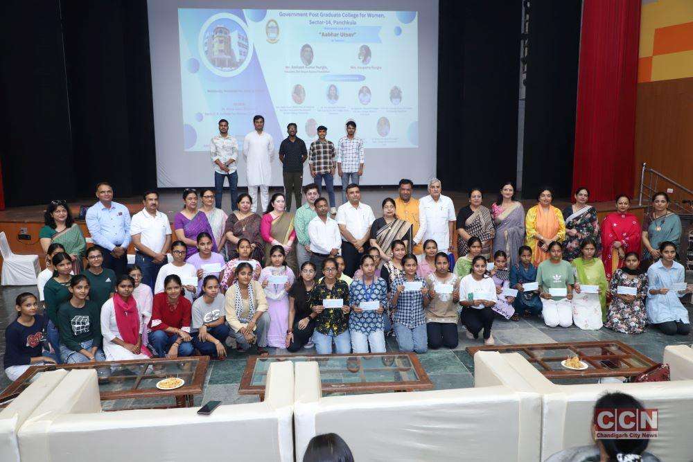 Founder of NGO Shree Shyam Karuna Foundation Amitabh Rungta felicitated by college principals