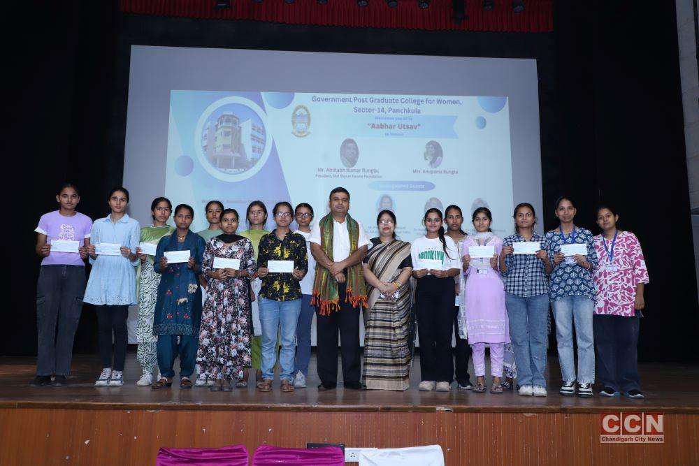 Founder of NGO Shree Shyam Karuna Foundation Amitabh Rungta felicitated by college principals